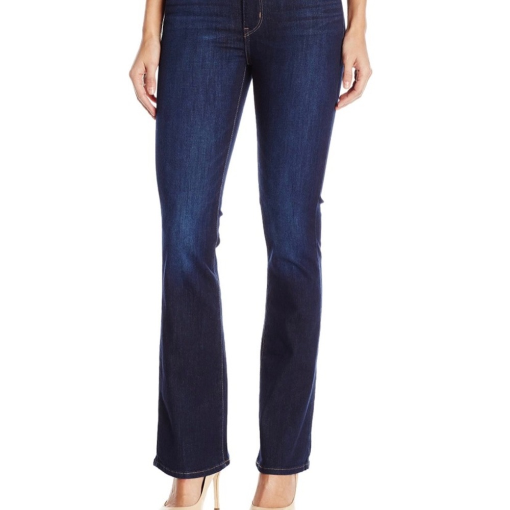 Women’s Levi’s slimming bootcut jeans